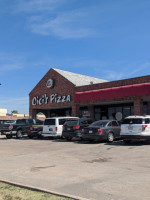 Cicis Pizza outside