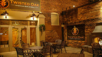 Twisted Oak American Bar and Grill inside