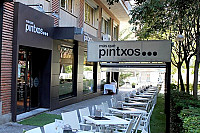 Mas Que Pintxos inside