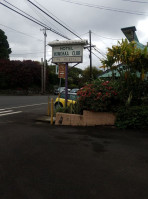 Honokaʻa Public House outside