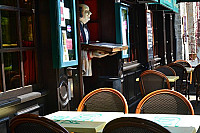 Cafe de Paris inside