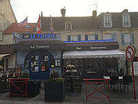 La Taverne inside