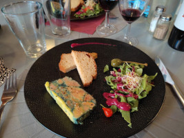 Le Domaine Des Dames food