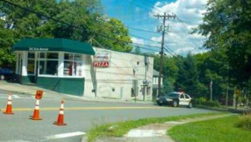 Park Wood Deli outside