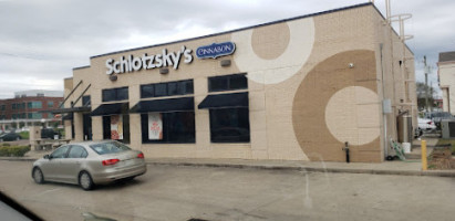 Schlotzsky's outside