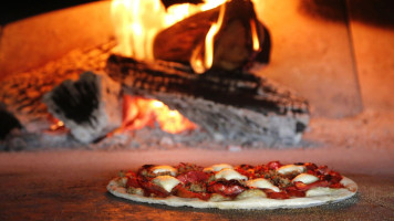 Sylvia's Brick Oven food