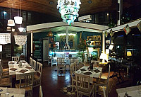 Kamary Bistrot inside