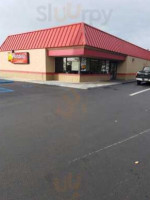 Hardee's outside