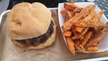 Buns-n-bourbon food