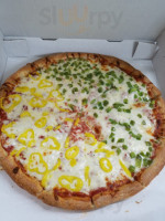 Neechi's Pizza food