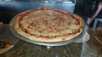 Finizio’s Italian Eatery Pizzeria food