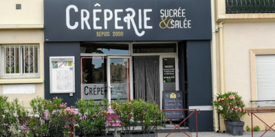 Crêperie Sucrée Salée inside