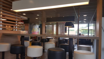 Mcdonald's Grandvilliers inside