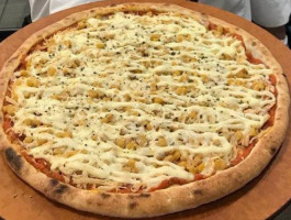 Sampa's Gourmet Pizza Co food