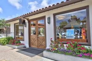 Scheid Vineyards Tasting Room outside