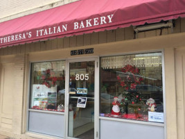 Theresa's Italian Bakery outside