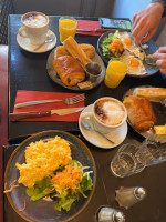 Le Cafe Parisien food