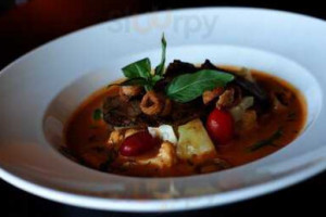 Naviya's Thai Brasserie food