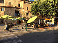 La Terrasse outside