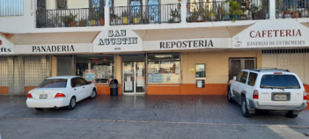 Panadería San Agustín outside