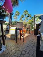 La Bodega De Marseillan Plage inside