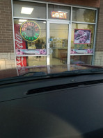 D's Donut Shop outside