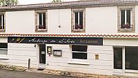 Auberge De L'isle outside