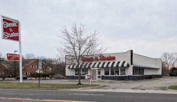 Steak 'n Shake outside