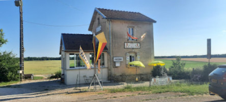 Friterie Sparky outside