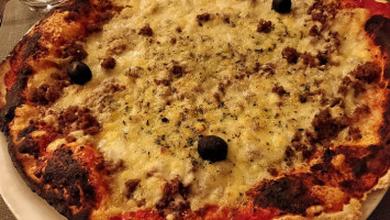 La Pizza Au Feu De Bois food