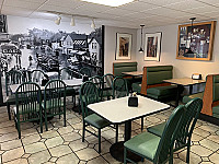 Vito's Pizza inside