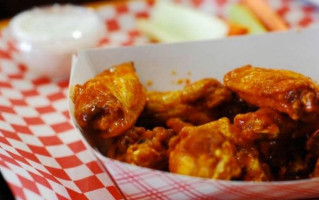 New Yorker's Buffalo Wings food