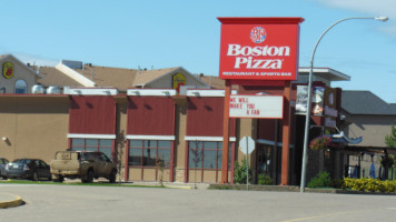 Boston Pizza outside