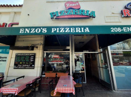 Enzo's Pizzeria food