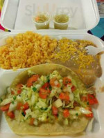 Roberto's Taco Shop food