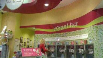 Menchie's Frozen Yogurt food