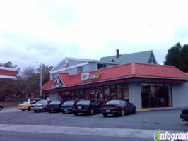 Honey Dew Donuts outside