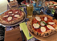 Abbracciame Pizzeria food