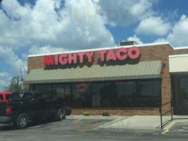 Mighty Taco outside