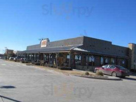 Cracker Barrel outside