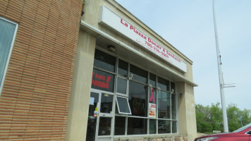 La Piazza Donair and Sandwich outside