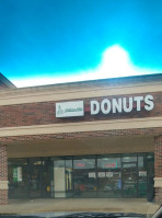 Southern Maid Donut Shop outside