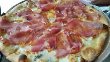 Pizza Domenica food