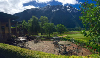 Fescues Restaurant at Big Sky Golf Club inside