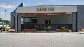 Café Vie outside