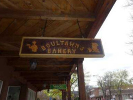 Boultawn's Cafe Bakery outside