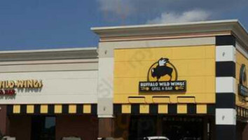 Buffalo Wild Wings outside