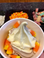 Daddy Yo's Frozen Yogurt food