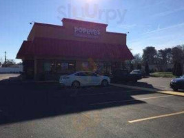 Popeyes Louisiana Kitchen outside