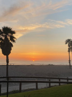 Embassy Suites By Hilton Mandalay Beach Resort outside